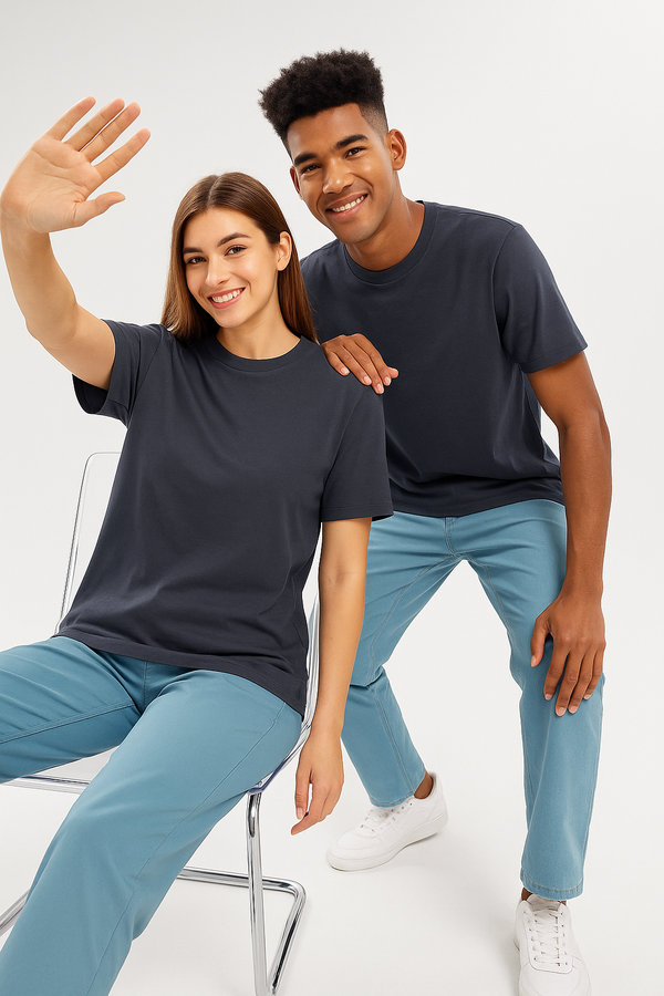 THE EVERYDAY ESSENTIAL TEE UNISEX- Caviar