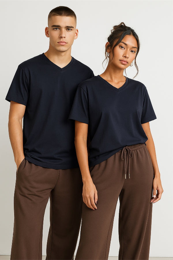 UNISEX THE EVERYDAY ESSENTIAL V-NECK- Caviar