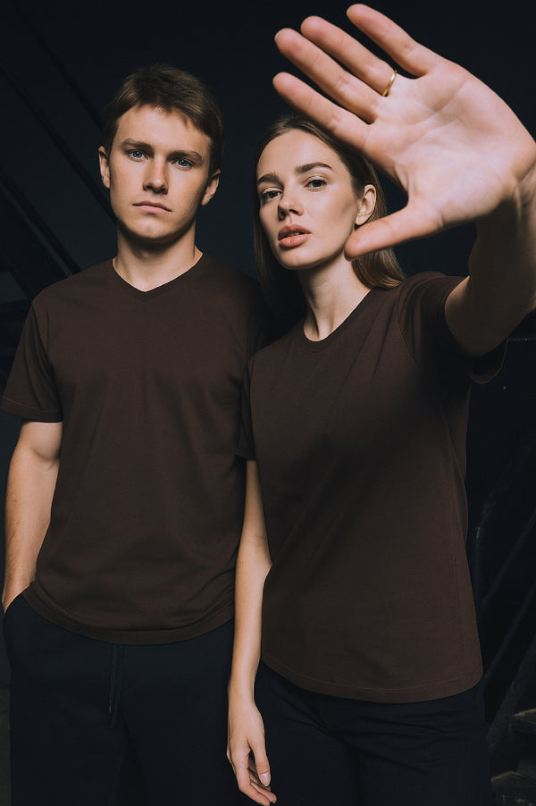 UNISEX THE EVERYDAY ESSENTIAL V-NECK- Bitter Chocolate